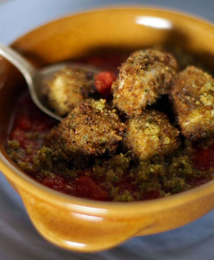 Chicken breast in Romagnola Crust and tomato sauce