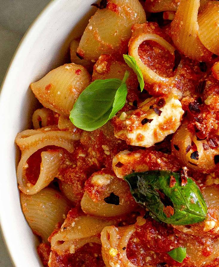 macarrones con queso al horno con tomates
