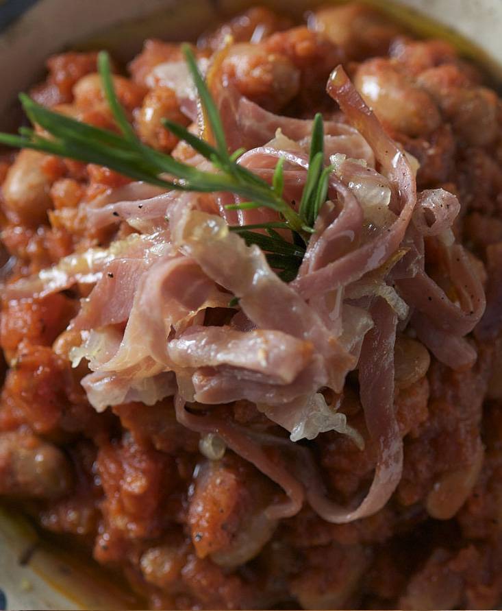 Borlotti beans in tomato sauce Parma style