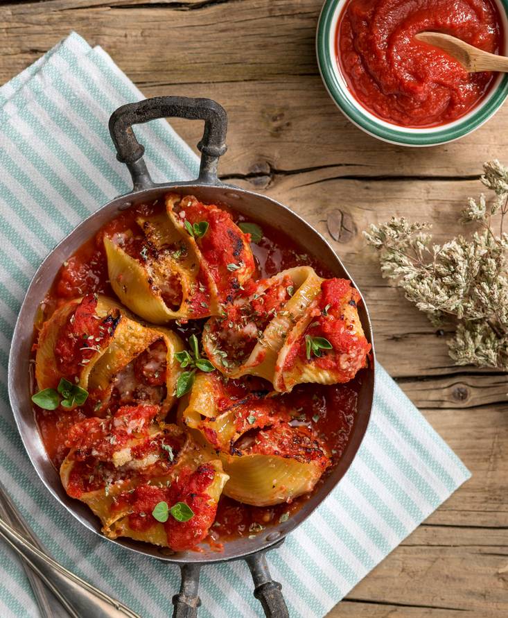 OVEN BAKED GIANT SHELLS STUFFED WITH TOMATO AND PARMESAN CHEESE