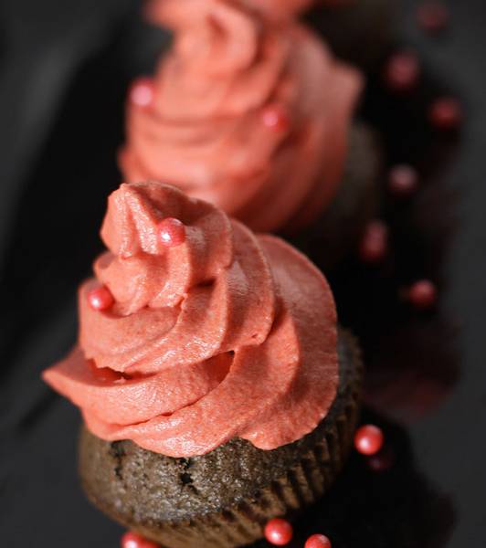 Black Cupcake with tomato-flavoured Cream
