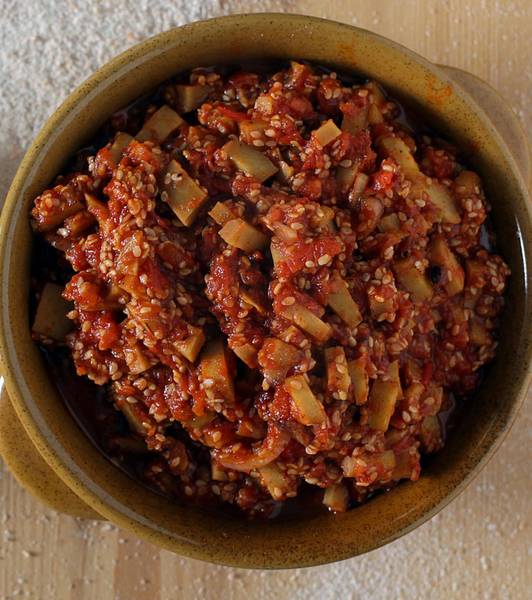 Seitan and sesame seeds Ragu