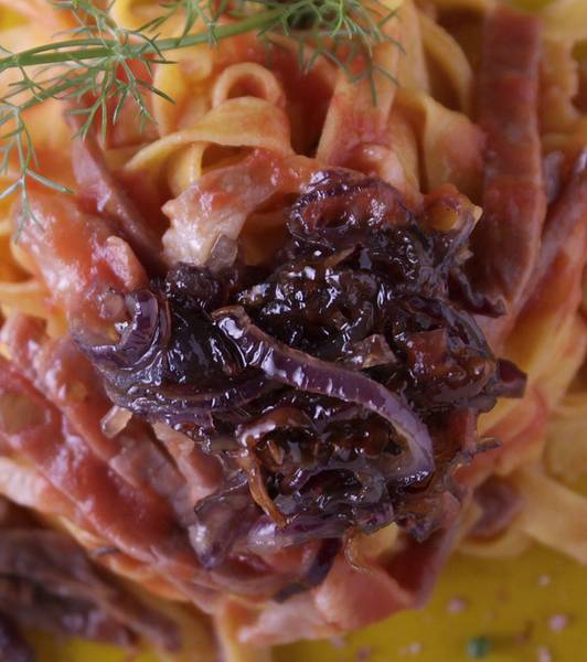 Fettuccine with Parma ham and caramelized onions