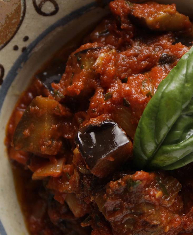 Taquitos de berenjena con tomate