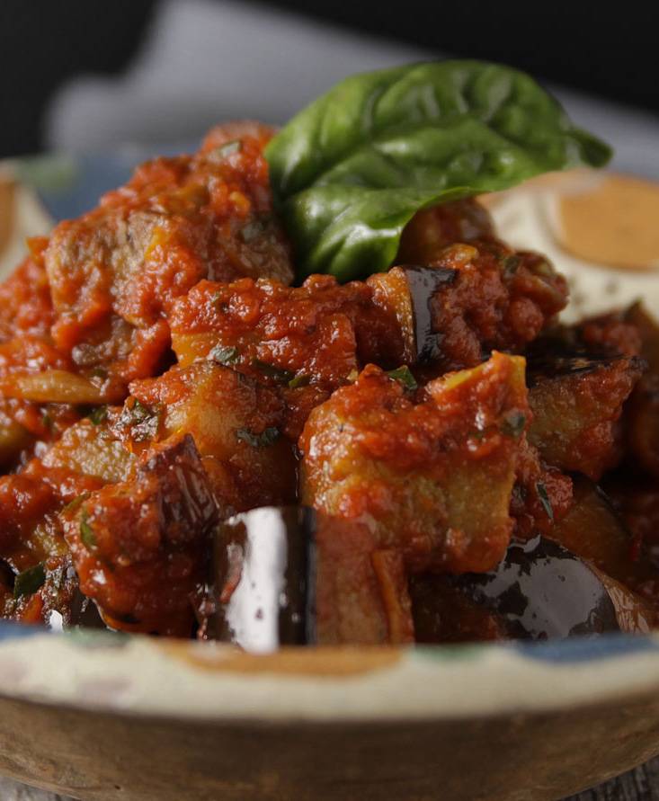 Taquitos de berenjena con tomate