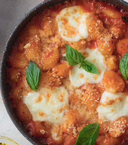 Ñoquis al horno con salsa cremosa de tomate Pomì