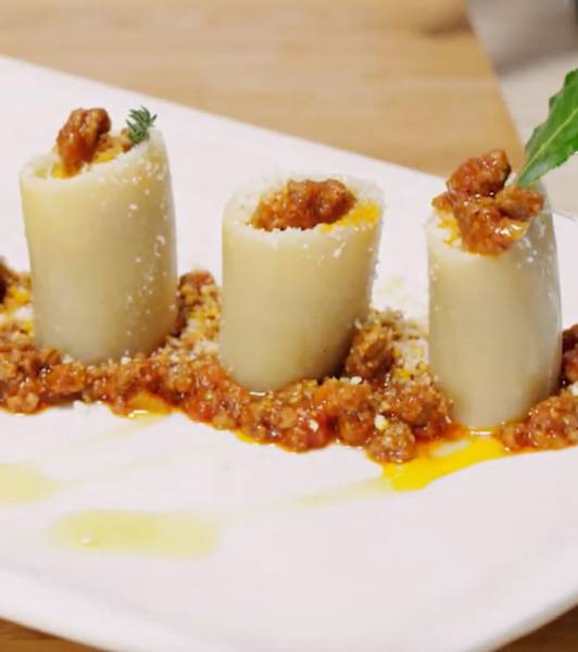 Standing paccheri bolonaise pie