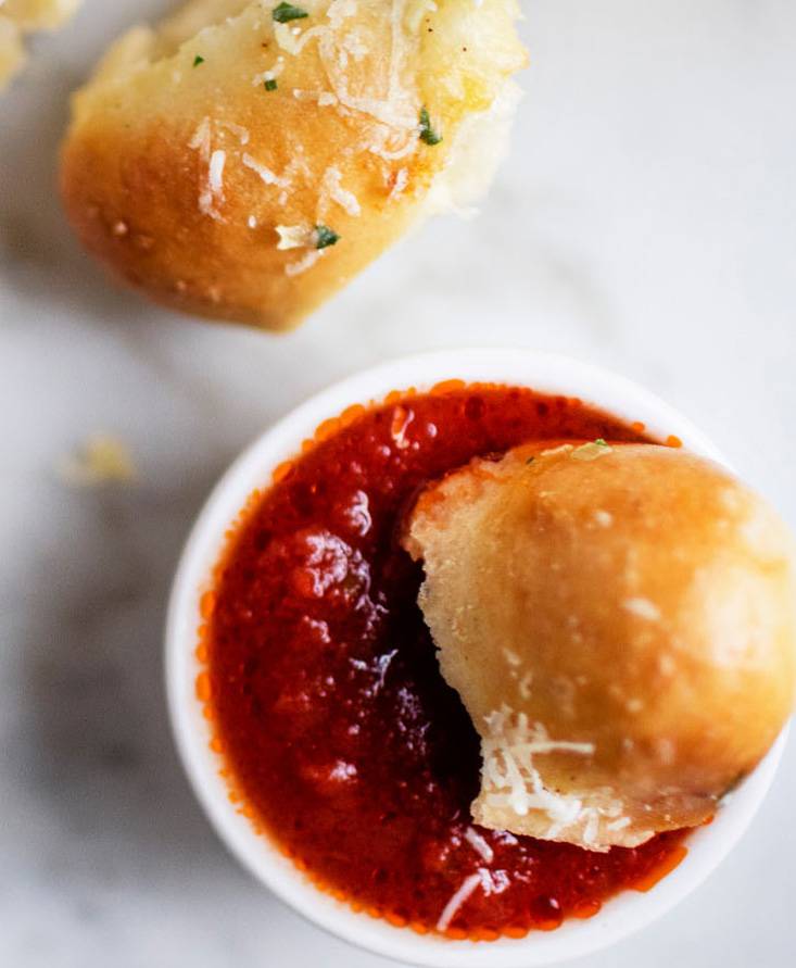 Pull-Apart Cheesy Garlic Christmas Tree