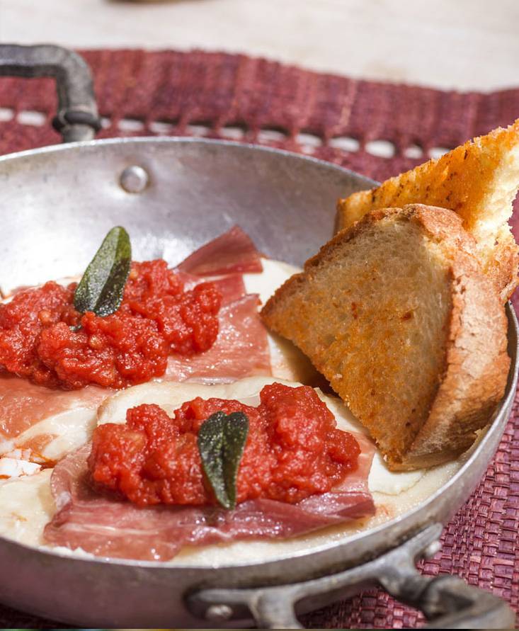 SALTIMBOCCA DE POLLO CON TOMATE