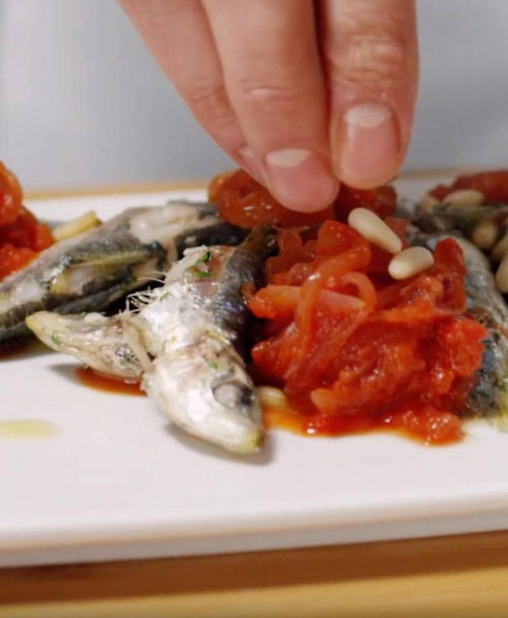 Sardinas con reducción de cebolla y tomate