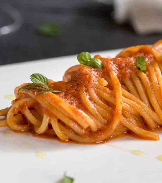 SPAGHETTI IN TOMATO JUICE WITH EXTRA-VIRGIN OLIVE OIL