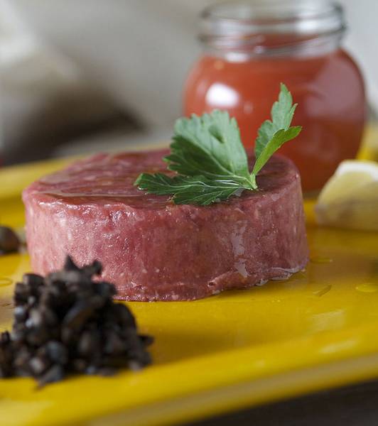 Beef tartare in tomato juice