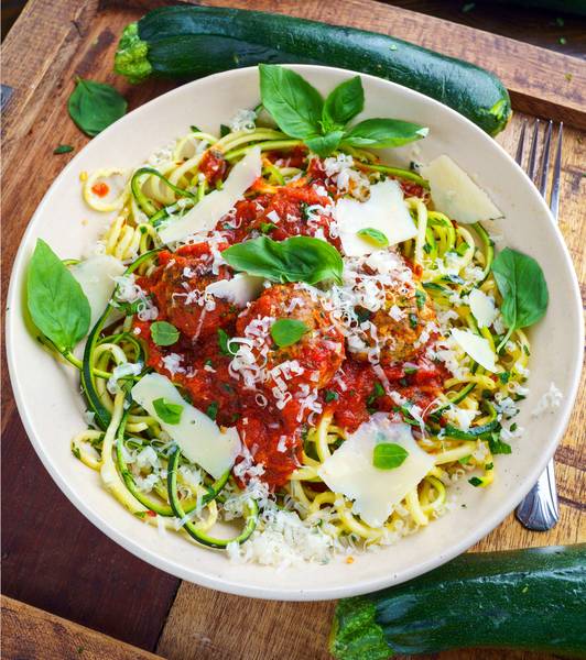 Albóndigas de Pavo con Calabacín en Salsa Marinera